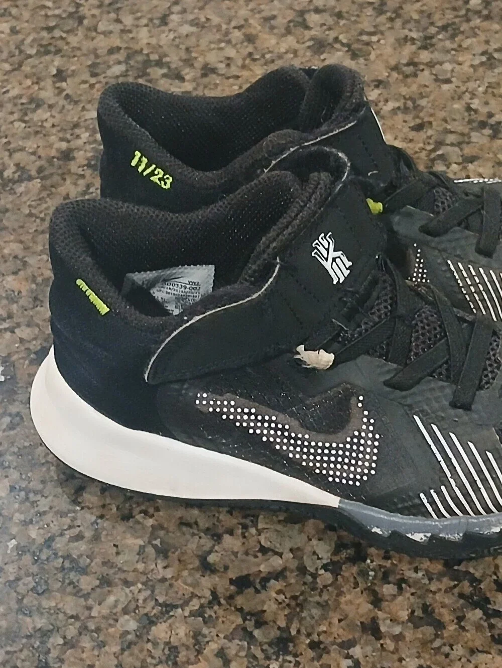 Nike Kyrie Flytrap 5 Low Black Cool Grey Kids Size: 12C